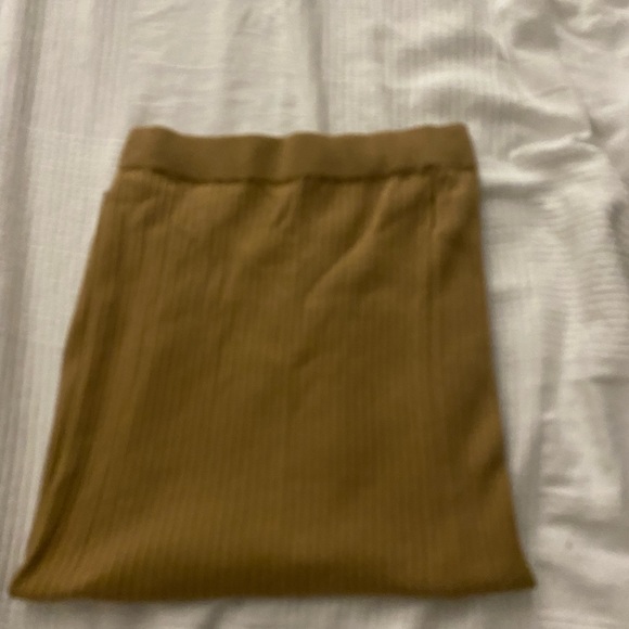 Forever 21 Ribbed Midi skirt - Picture 4 of 5